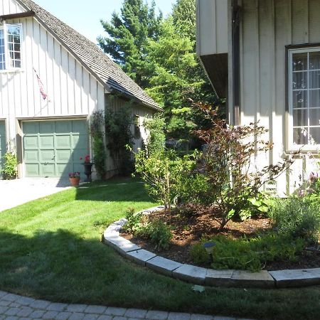 Cedar Gables Bed & Breakfast Niagara-on-the-Lake Exterior photo
