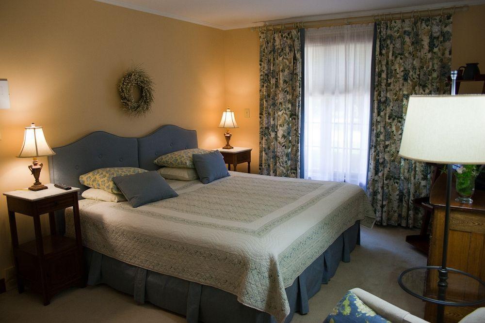 Cedar Gables Bed & Breakfast Niagara-on-the-Lake Exterior photo