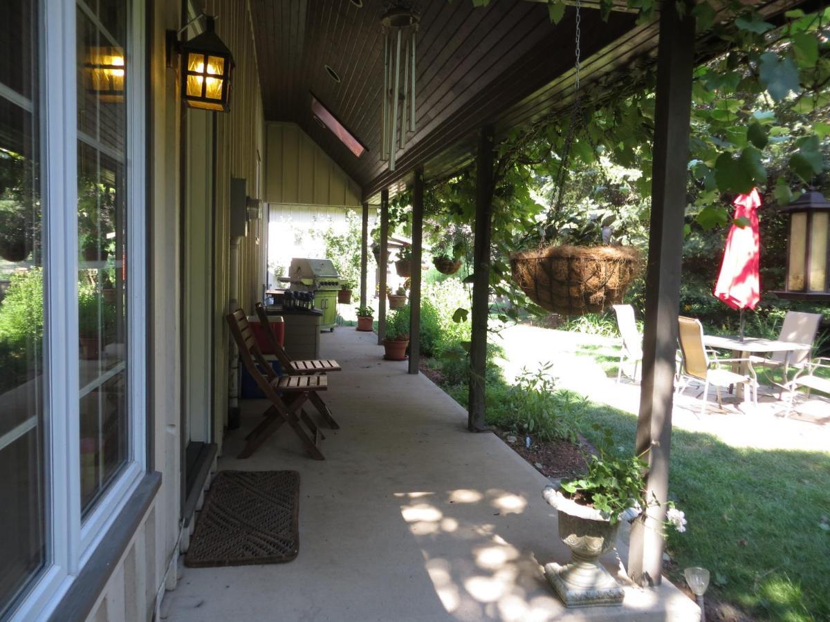 Cedar Gables Bed & Breakfast Niagara-on-the-Lake Room photo